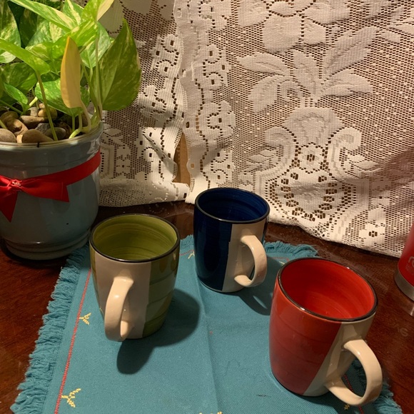 ✨⚡️💥Gibson Home China 4.25" Stoneware Coffee Mugs Set of 3 Red Green Blue Swirl - Picture 3 of 6